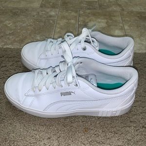 WOMEN’S WHITE PUMAS SHOES 381447-01
